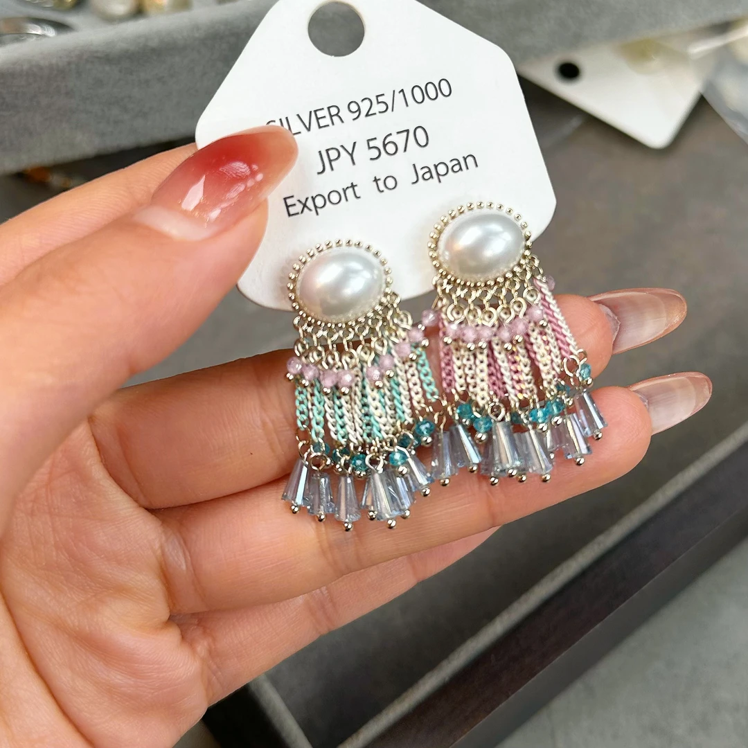 铜合金耳饰 A011 2025早春新款耳环简约女氛围感重工耳环气质轻奢