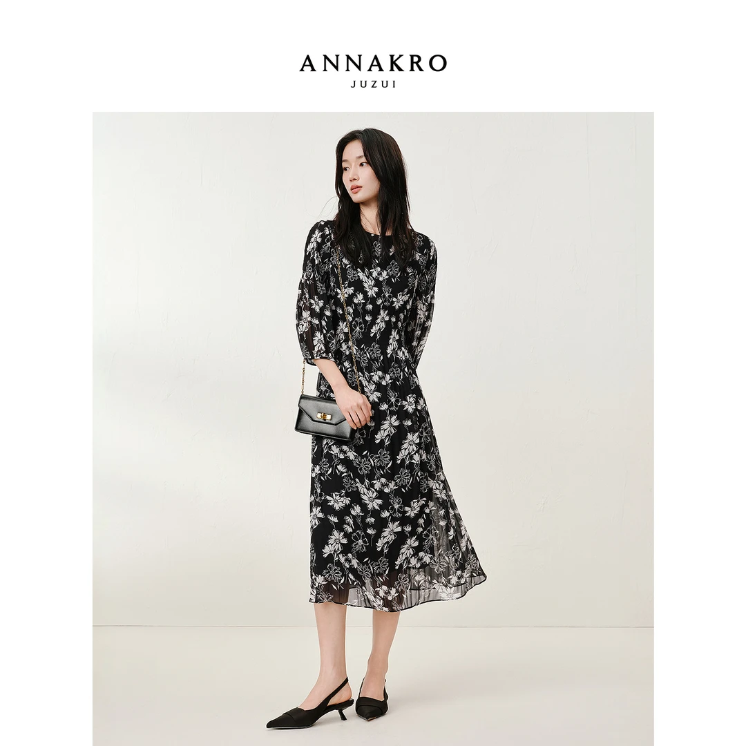 玖姿安娜蔻KWFQ50005艺术感花卉压皱雪纺长款女神连衣裙女2025秋