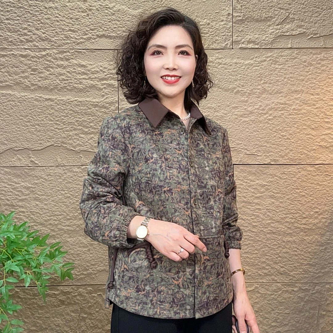 中老年秋季宽松休闲长袖衬衫妈妈装奶奶洋气外套春秋翻领印花女装