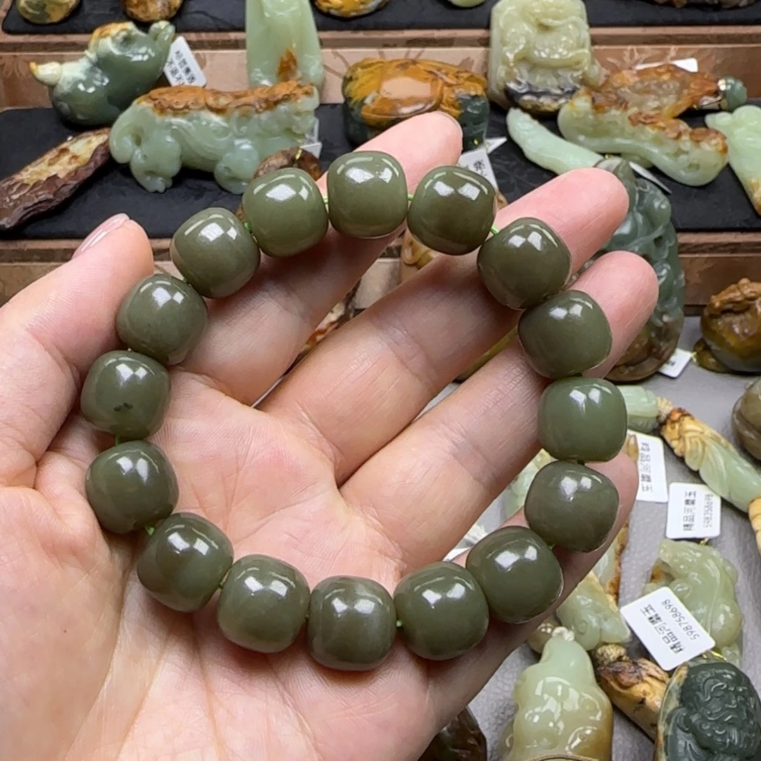 岫岩老玉（透闪石质玉）未镶嵌珠宝奇石