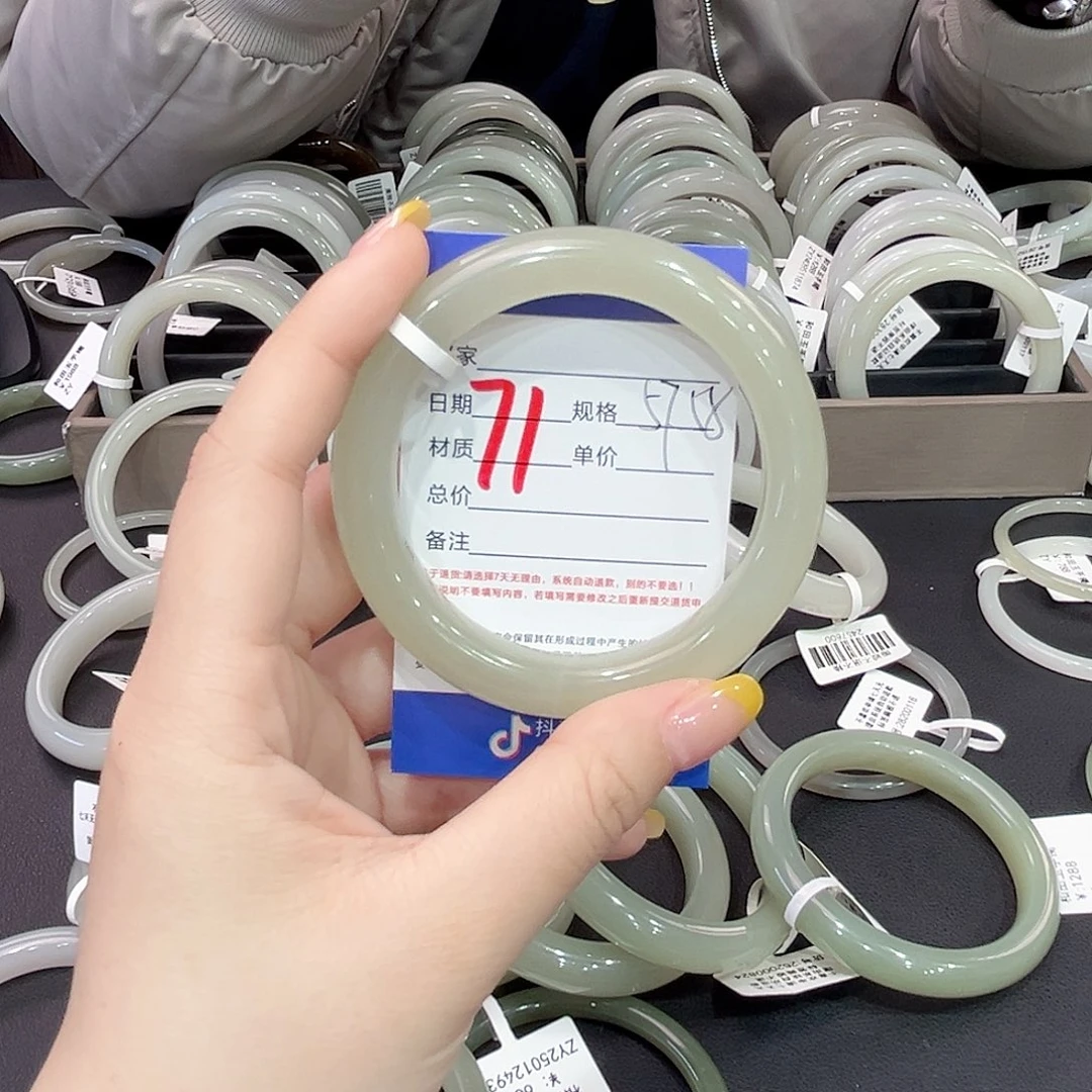 和田玉手镯未镶嵌