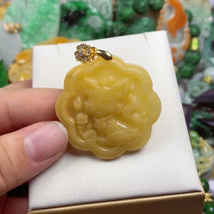 翡翠未镶嵌吊坠(赠链)