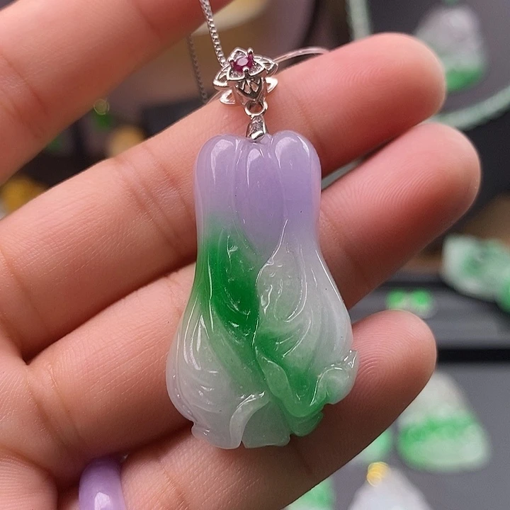 翡翠未镶嵌吊坠(赠链)