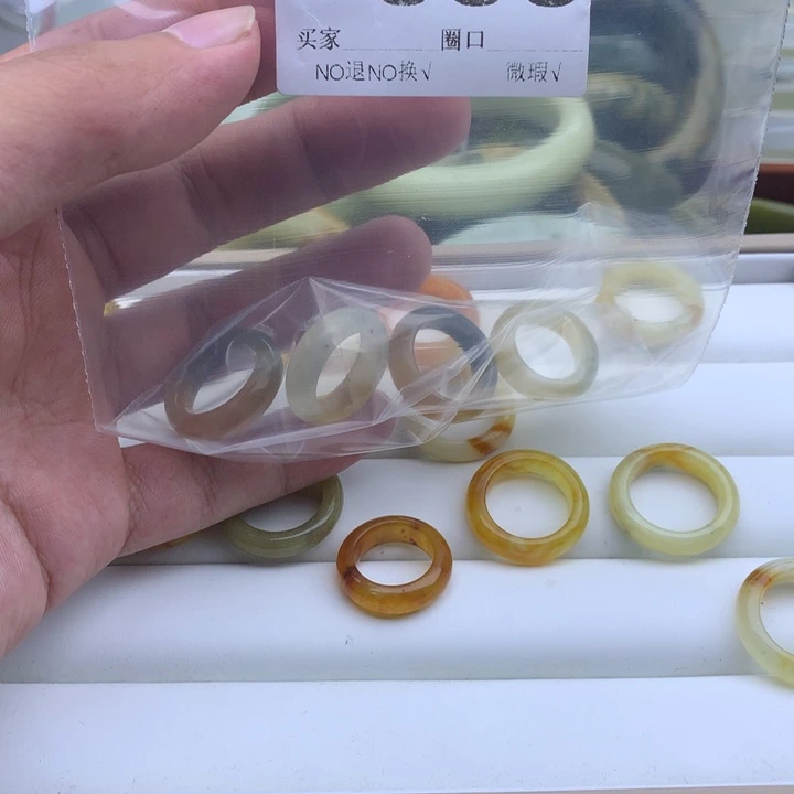 君***陌未镶嵌蛇纹石玉手镯