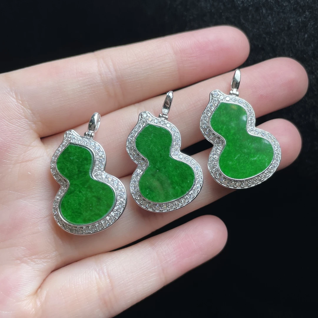 【玉氏珠宝】925银翡翠绿葫芦吊坠-25*18*5mm多样性发一 CAN1760253