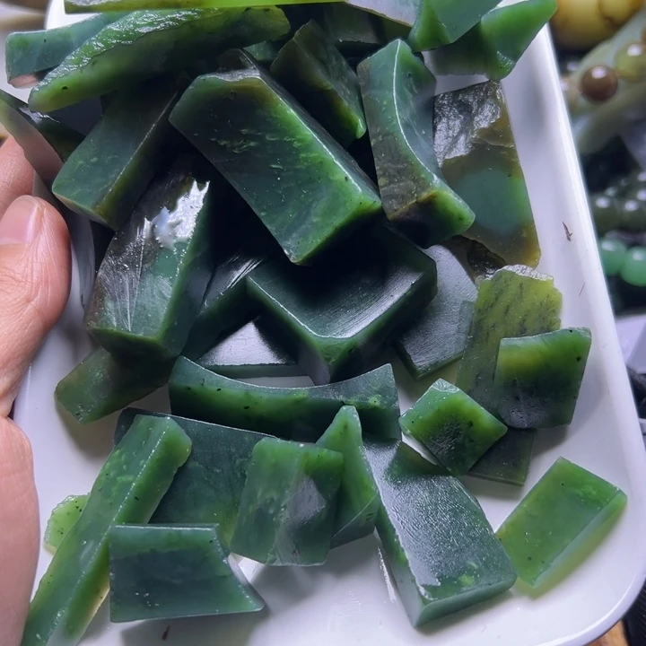 天***气和田玉未镶嵌珠宝半成品