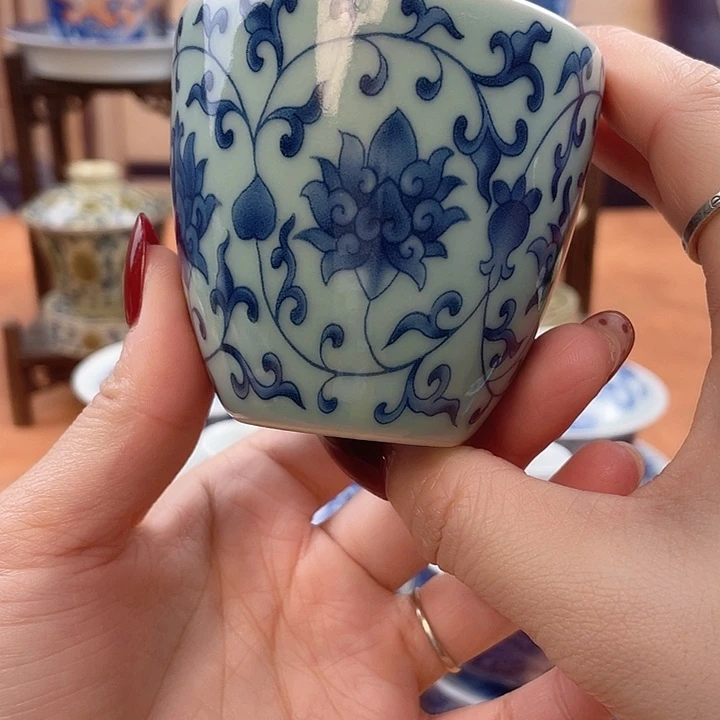 摆件青釉缠枝莲主人杯