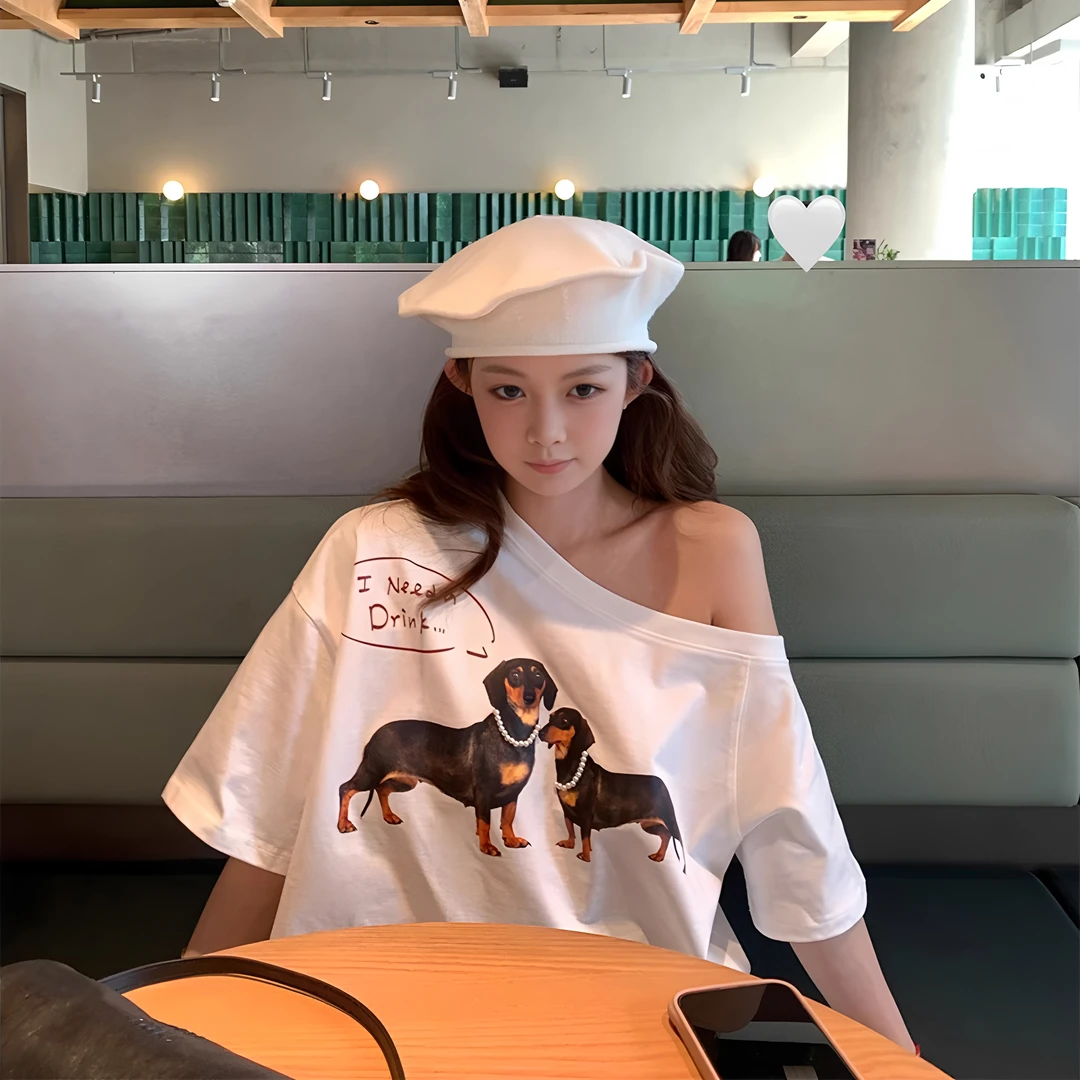 腊肠修勾t 斜肩白色印花短袖t恤女夏纯棉百搭宽松露肩上衣时尚潮