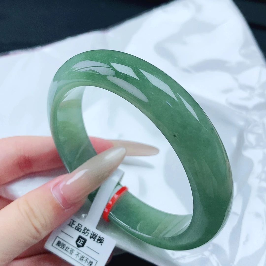 翡翠手镯未镶嵌58轮胎