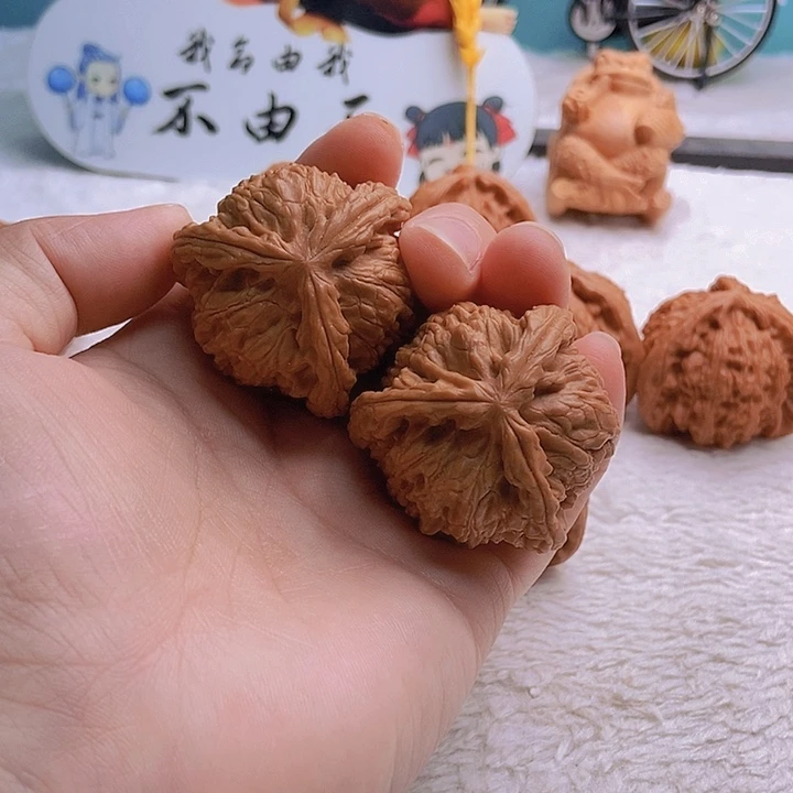 把件文玩核桃重****裴三棱