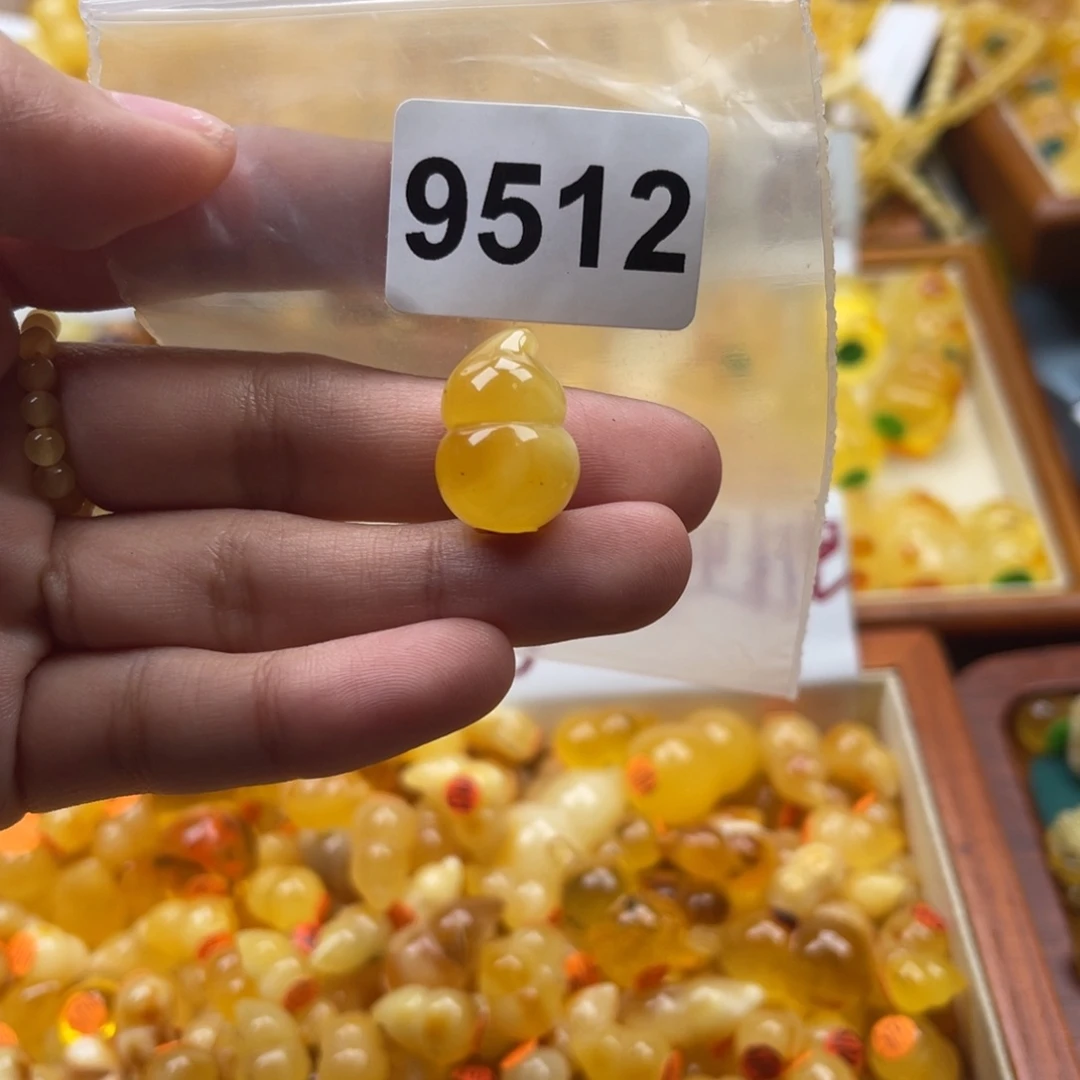 琥珀裸石未镶嵌蜜蜡