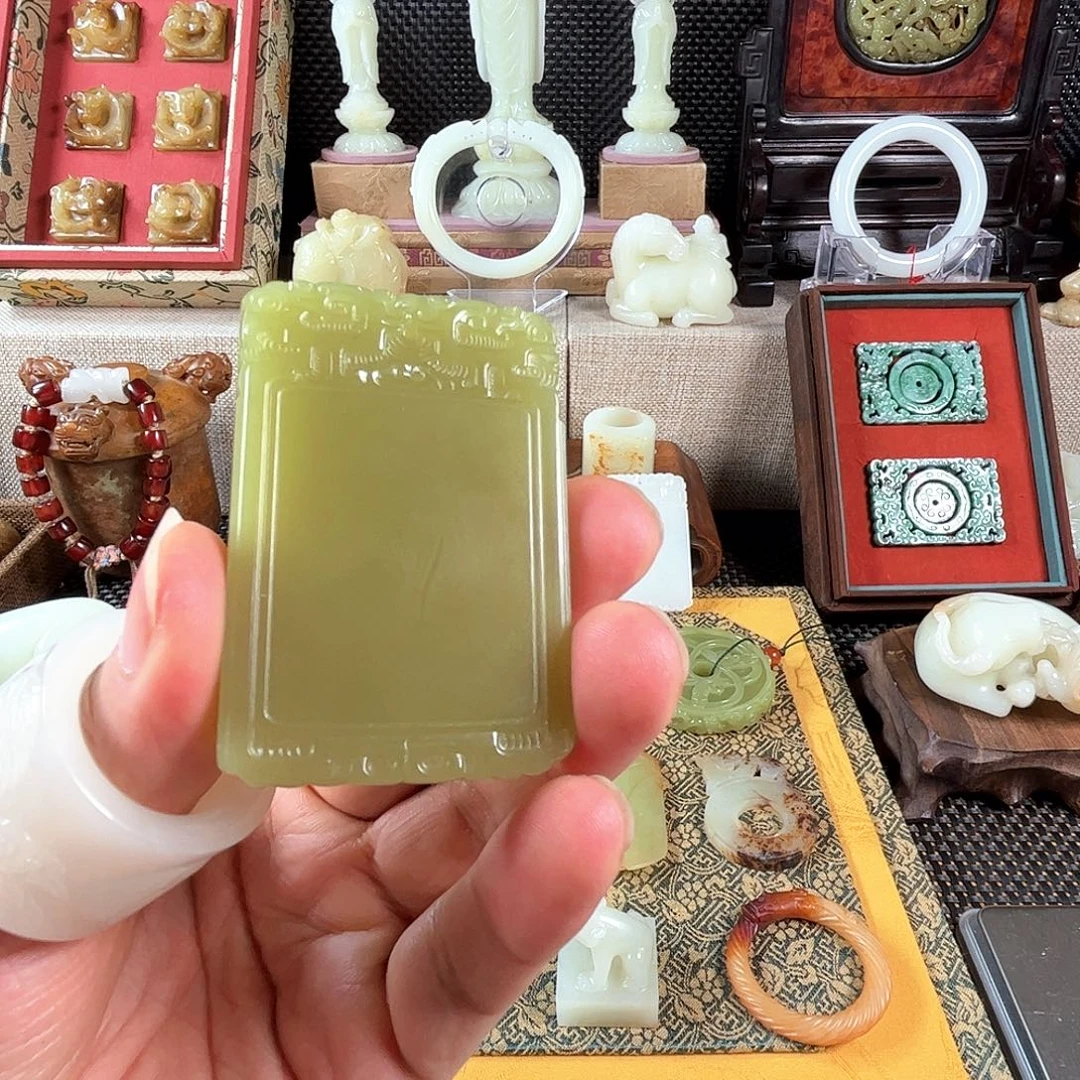 爱***持未镶嵌和田玉（碧玉）挂件
