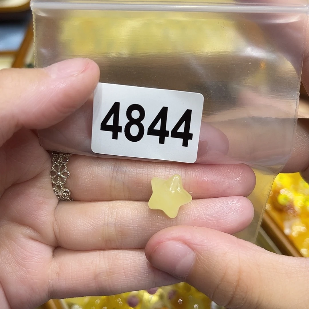 琥珀未镶嵌颈饰蜜蜡