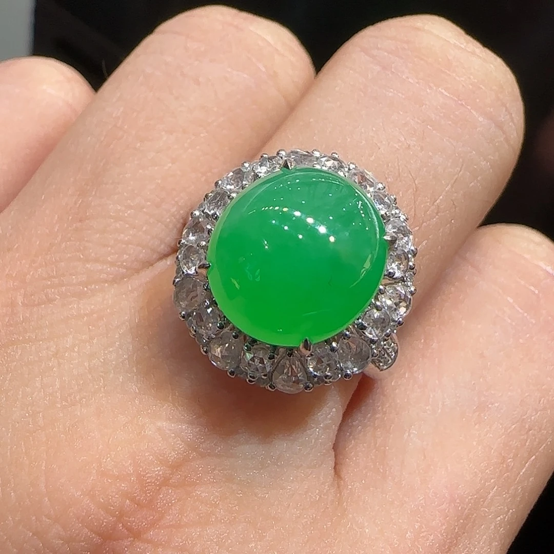 翡翠18K金镶嵌戒指蛋面