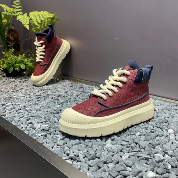 男鞋秋季新款马丁靴新款格子风高帮舒适百搭潮流运动休闲鞋