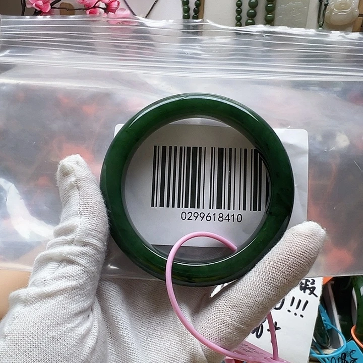 大***荣和田玉未镶嵌手镯