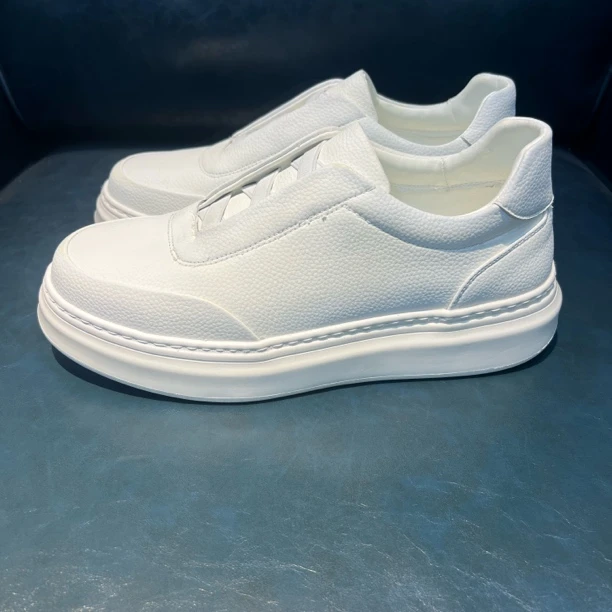 百搭男士白色四季春秋休闲板鞋男款潮鞋时尚潮流低帮韩版