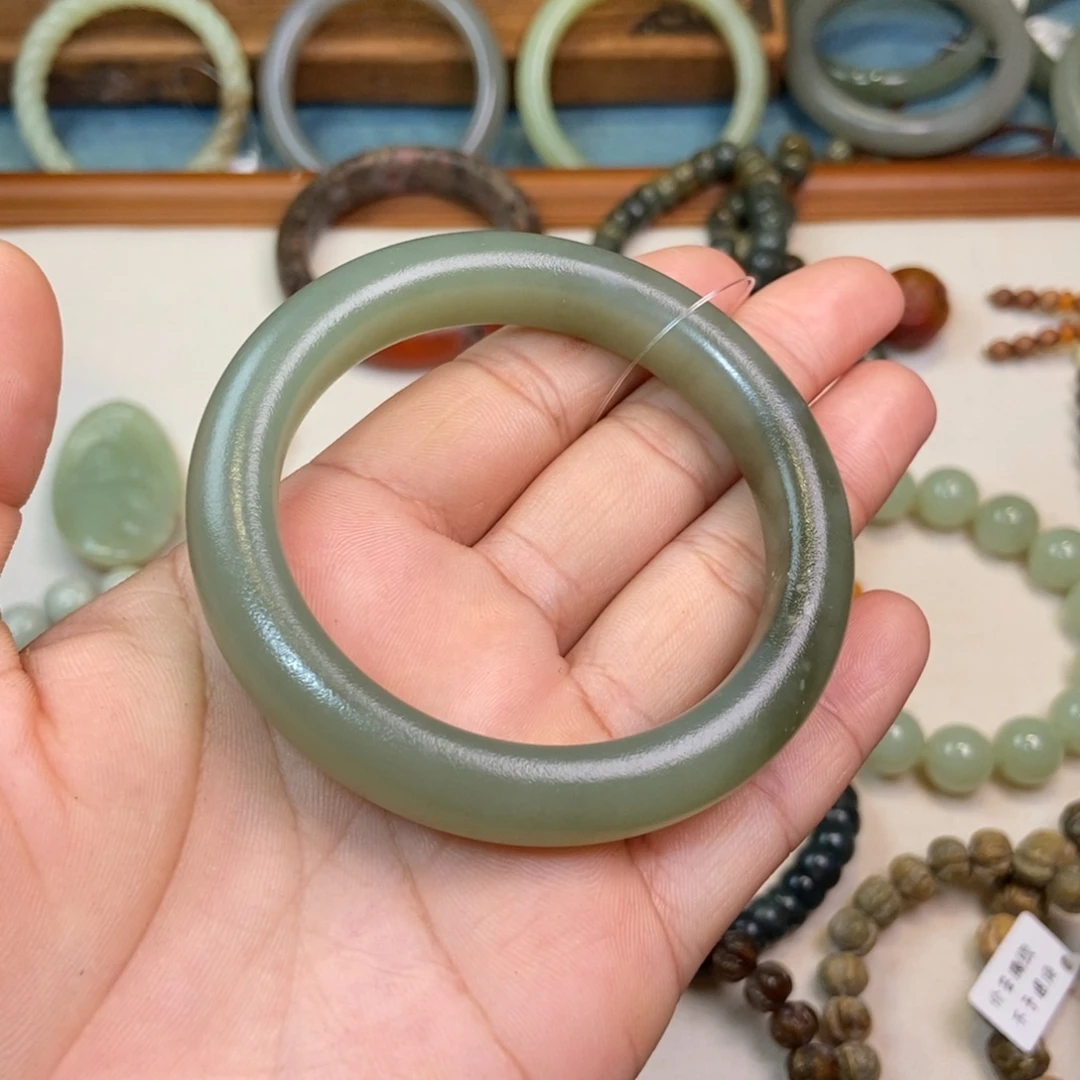 明***影和田玉未镶嵌手镯