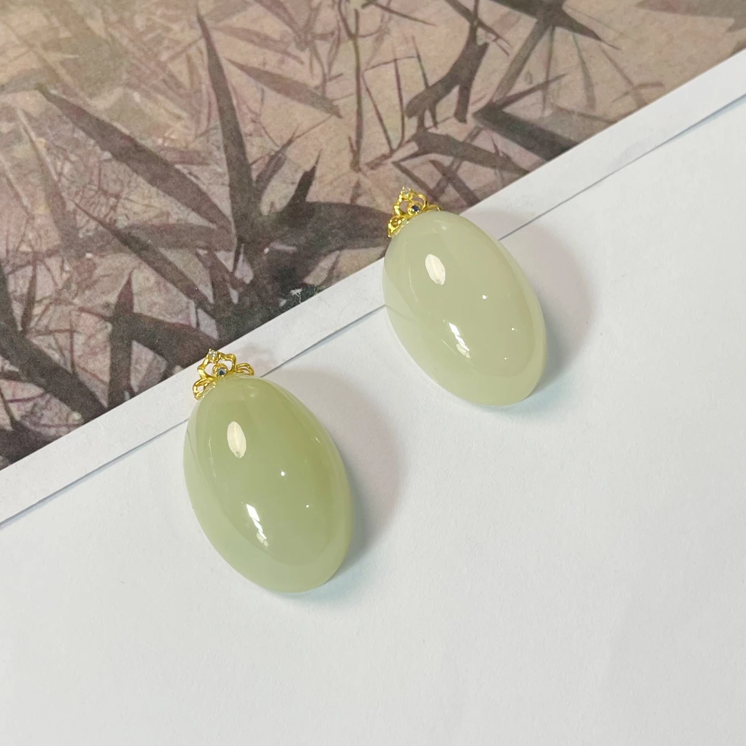 【小宝珠宝】18 T82297-18K金镶和田玉吊坠-多样性发一件-29x19x9mm