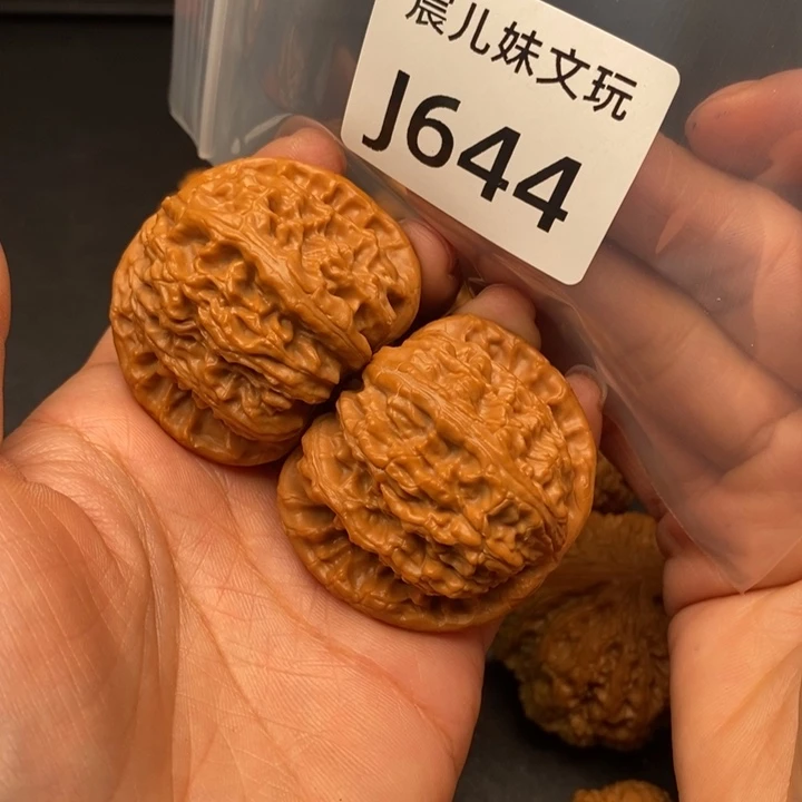 g***k吊坠桃核J644白狮子