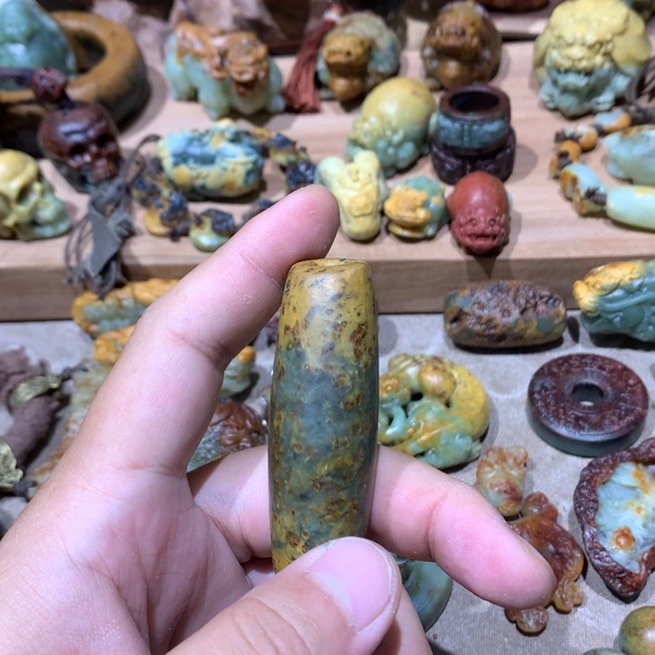 未镶嵌岫岩河磨玉（透闪石质玉）挂件