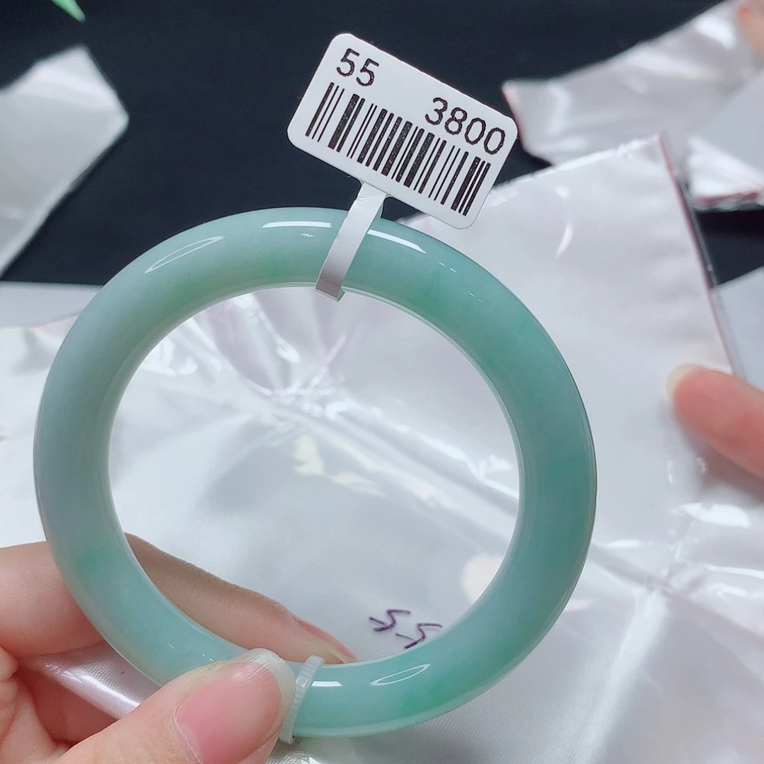 翡翠手镯未镶嵌翡翠手镯