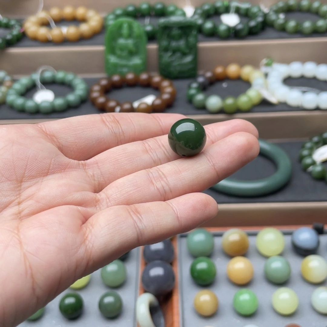 陈***N和田玉未镶嵌手链