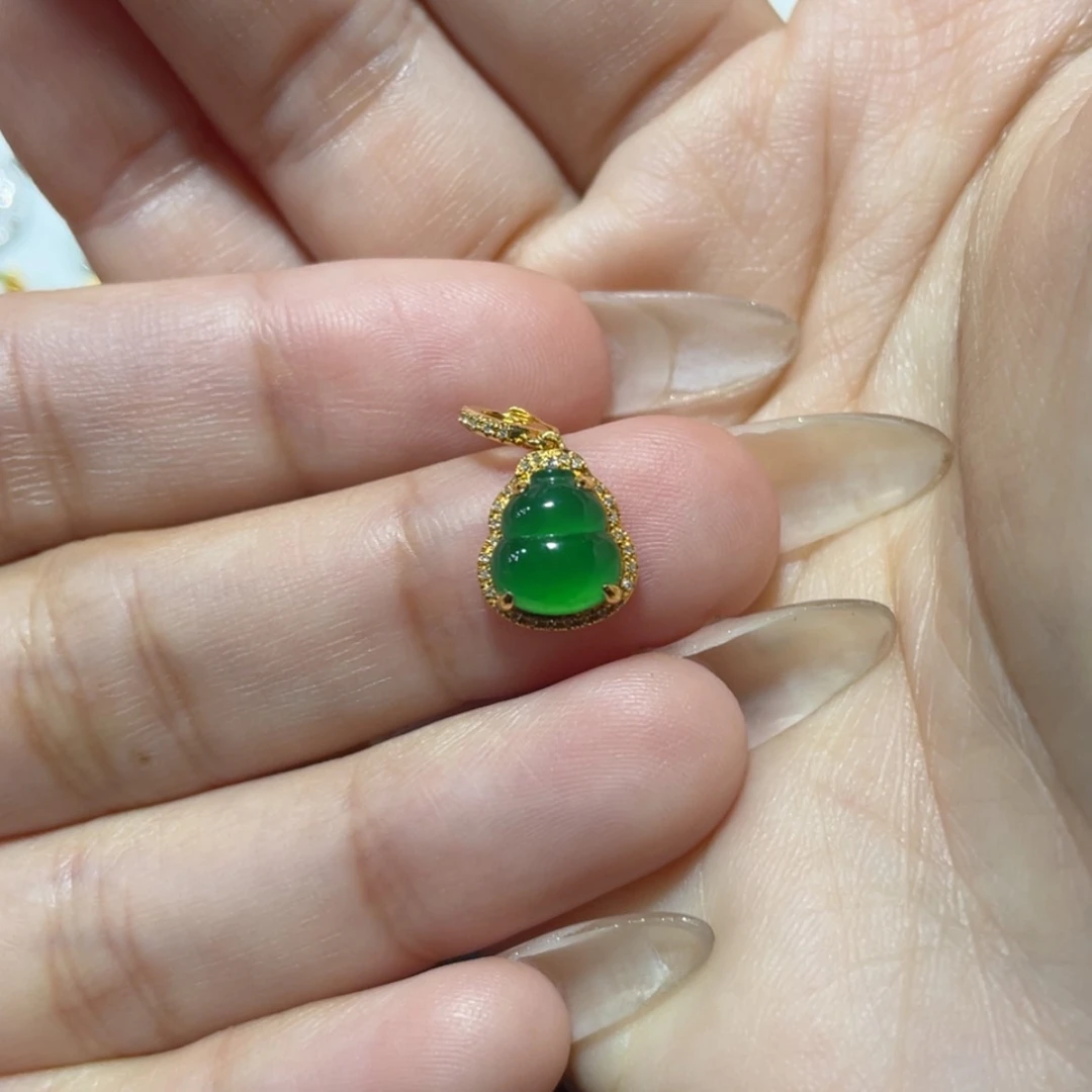 【闪购商品】颈饰18K金镶嵌翡翠