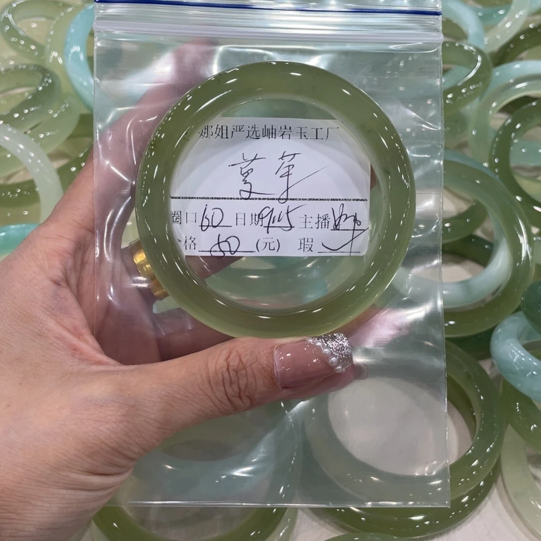 未镶嵌蛇纹石玉手镯蔓*