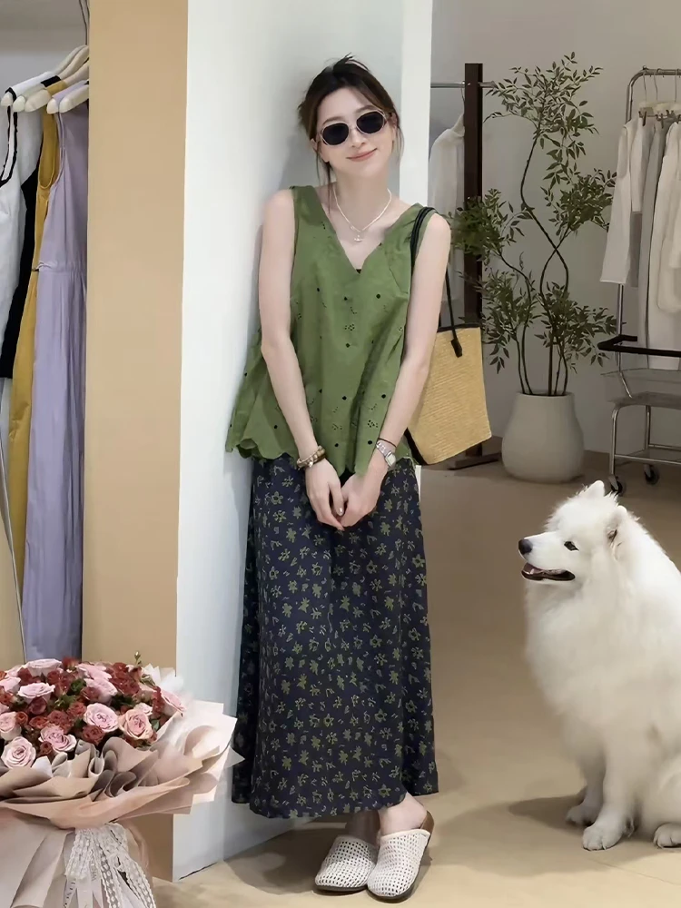 夏季气质镂空刺绣v领背心上衣+碎花半身裙套装女绿色高级感两件套
