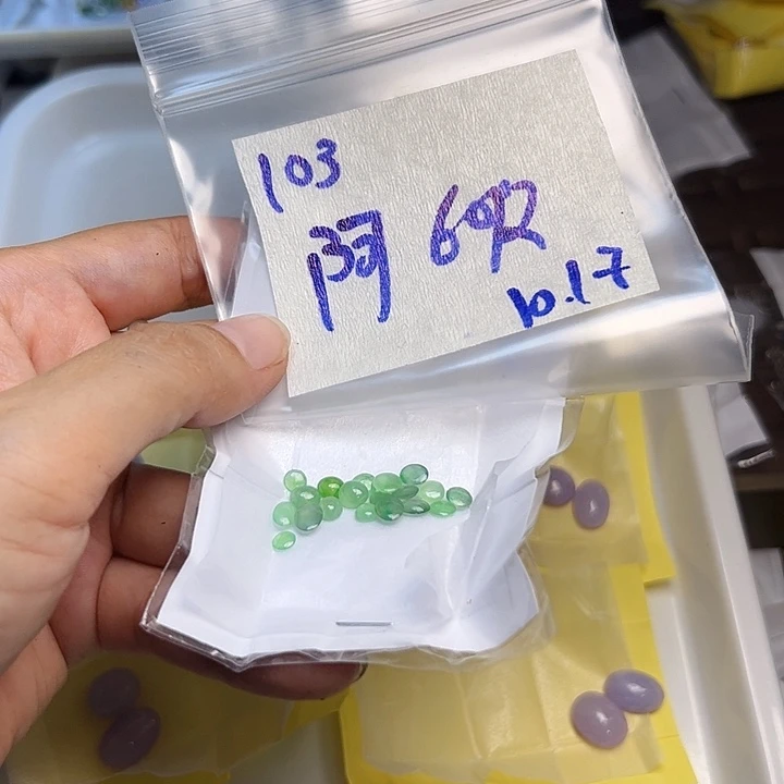 未镶嵌定制翡翠阿*不