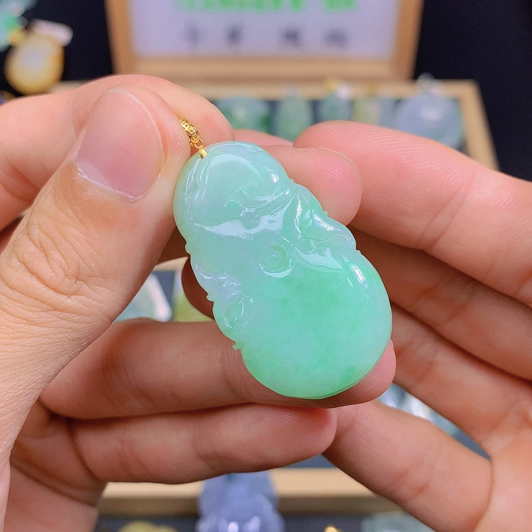 翡翠18K金镶嵌颈饰翡翠
