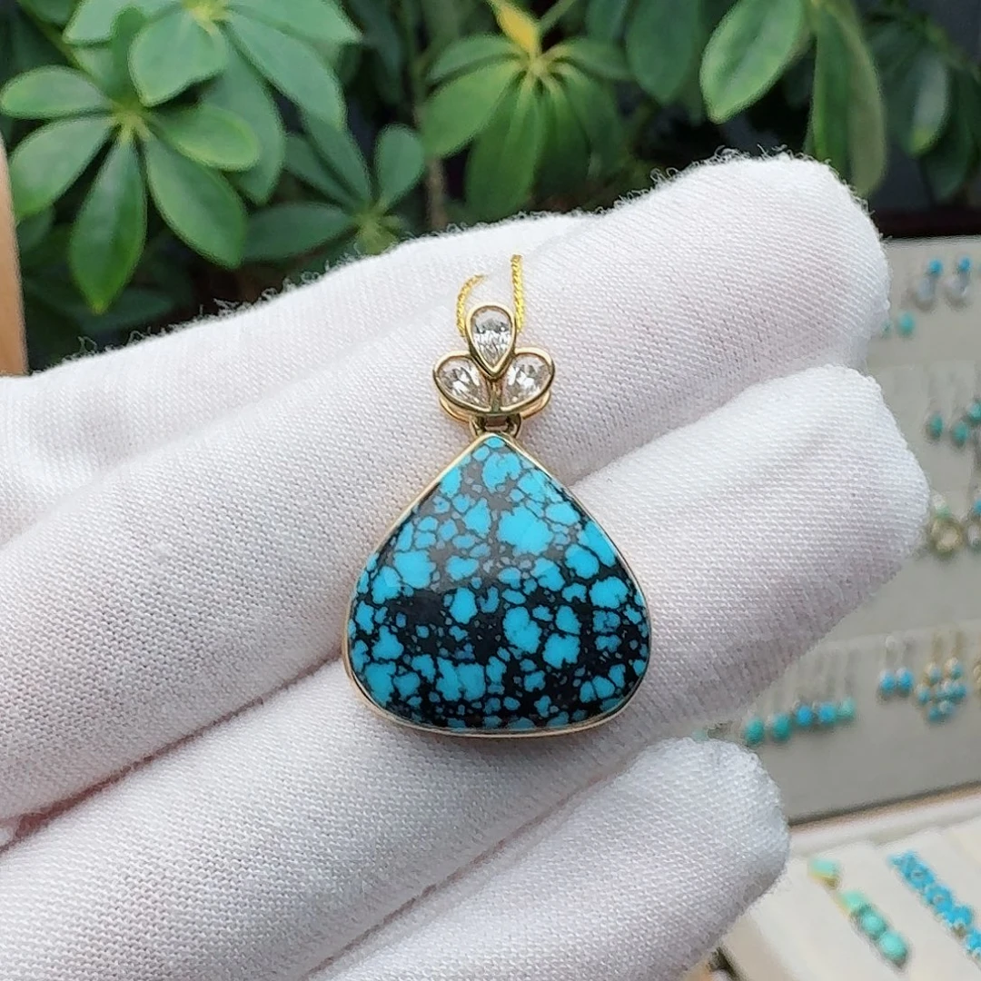 绿松石18K金镶嵌颈饰吊坠