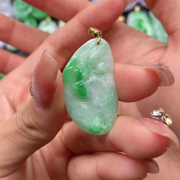 翡翠颈饰未镶嵌吊坠