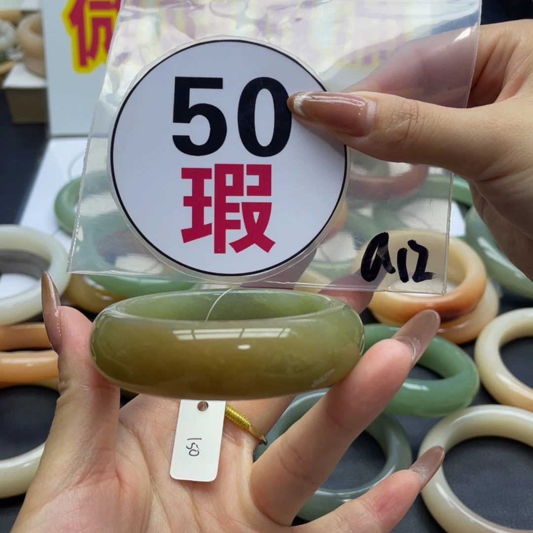 未镶嵌手镯石英质玉