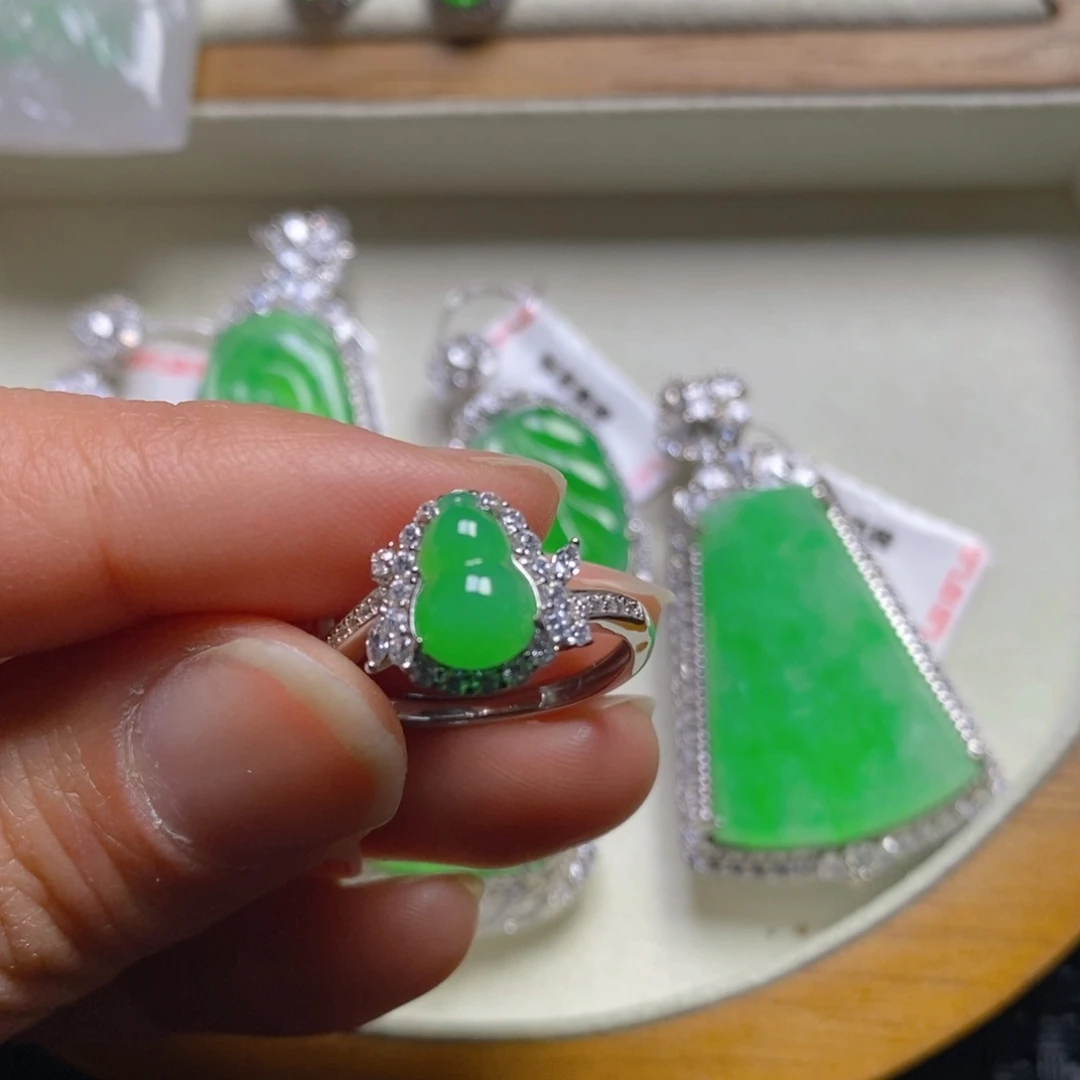 翡翠颈饰银S925镶嵌葫芦女戒