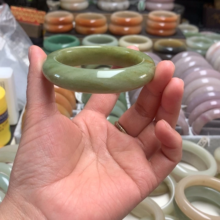 石英质玉（佘太翠）未镶嵌手镯56