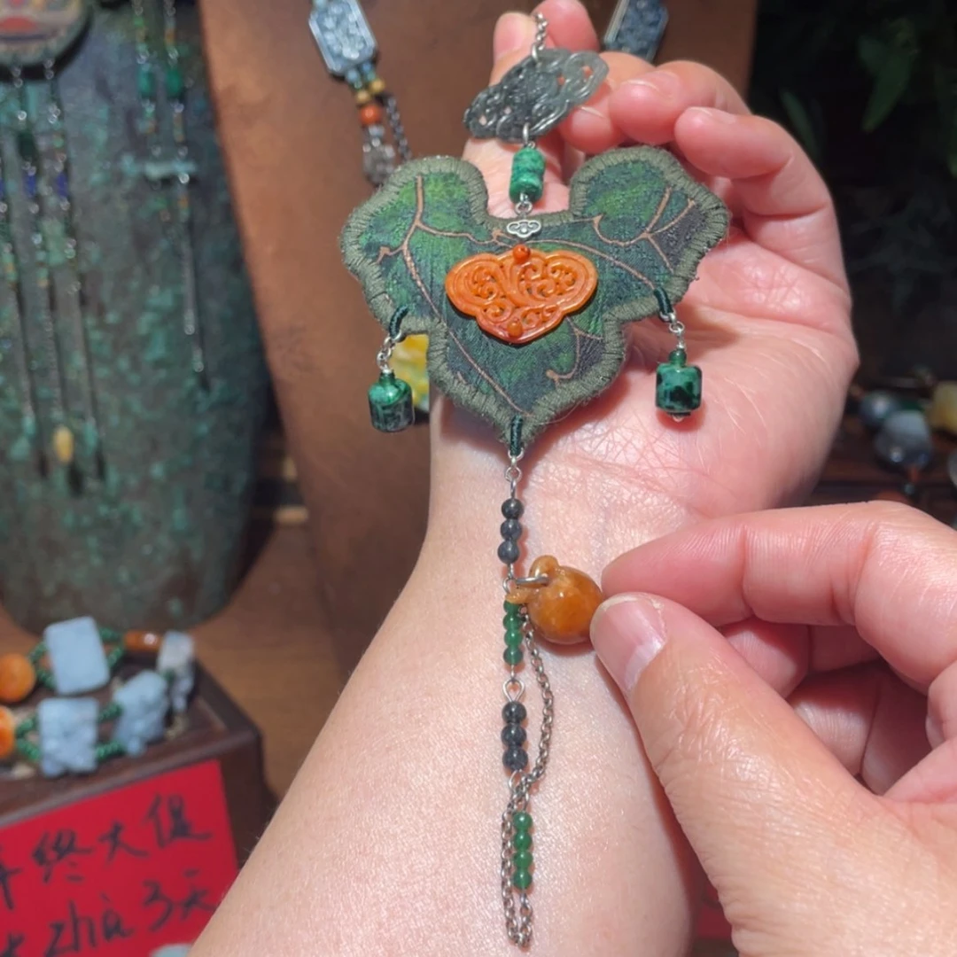 【闪购商品】吊坠(赠链)未镶嵌翡翠