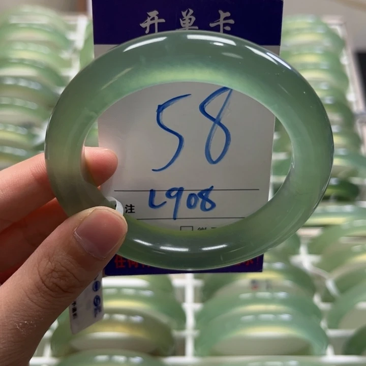 浅***听蛇纹石玉未镶嵌手镯
