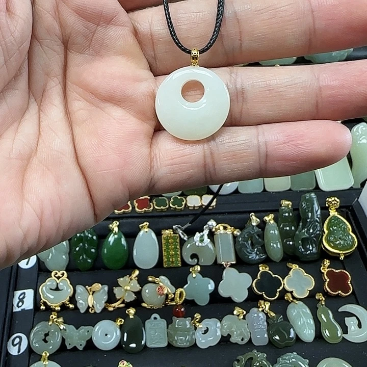 和田玉吊坠(不含链)18K金镶嵌