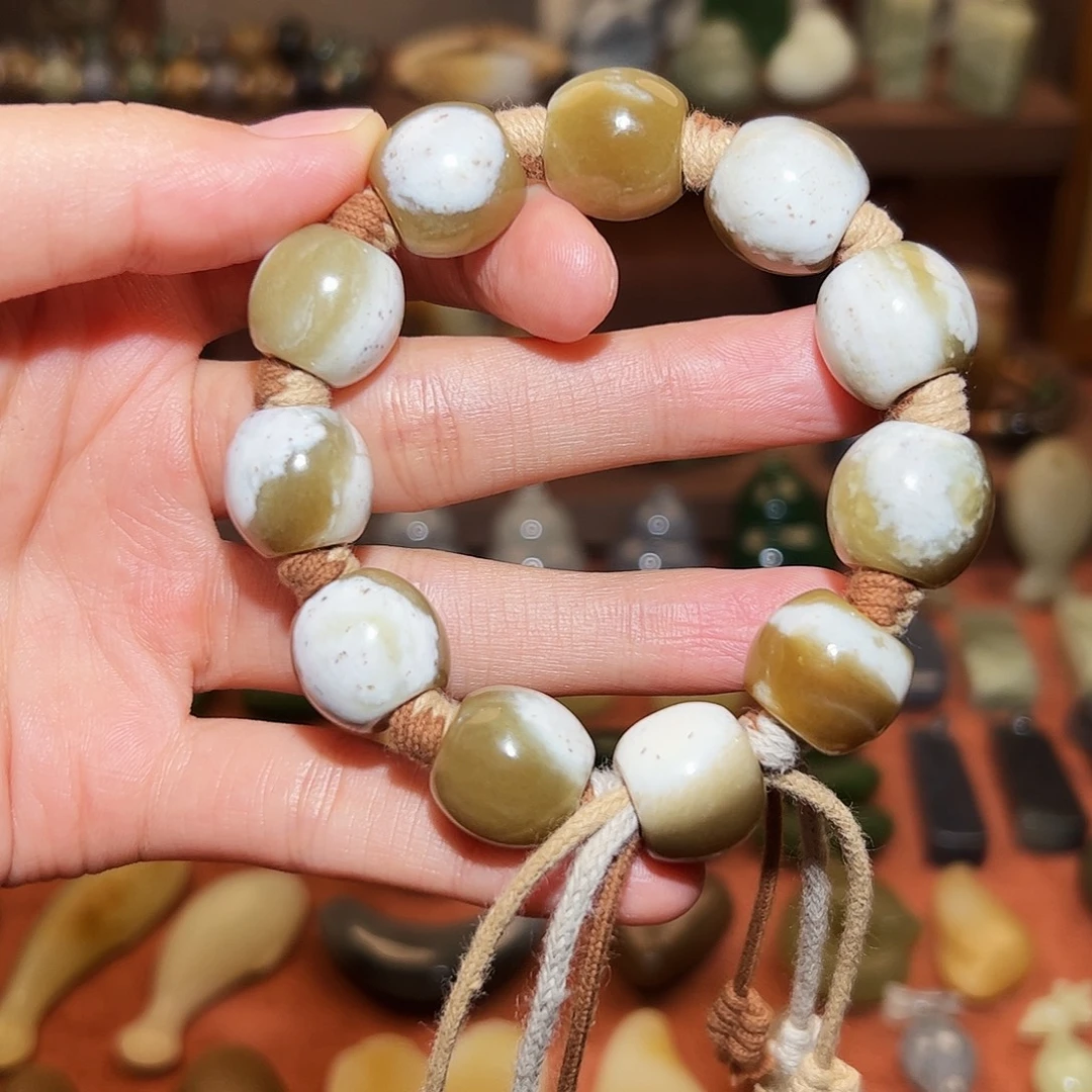 小***儿和田玉未镶嵌颈饰