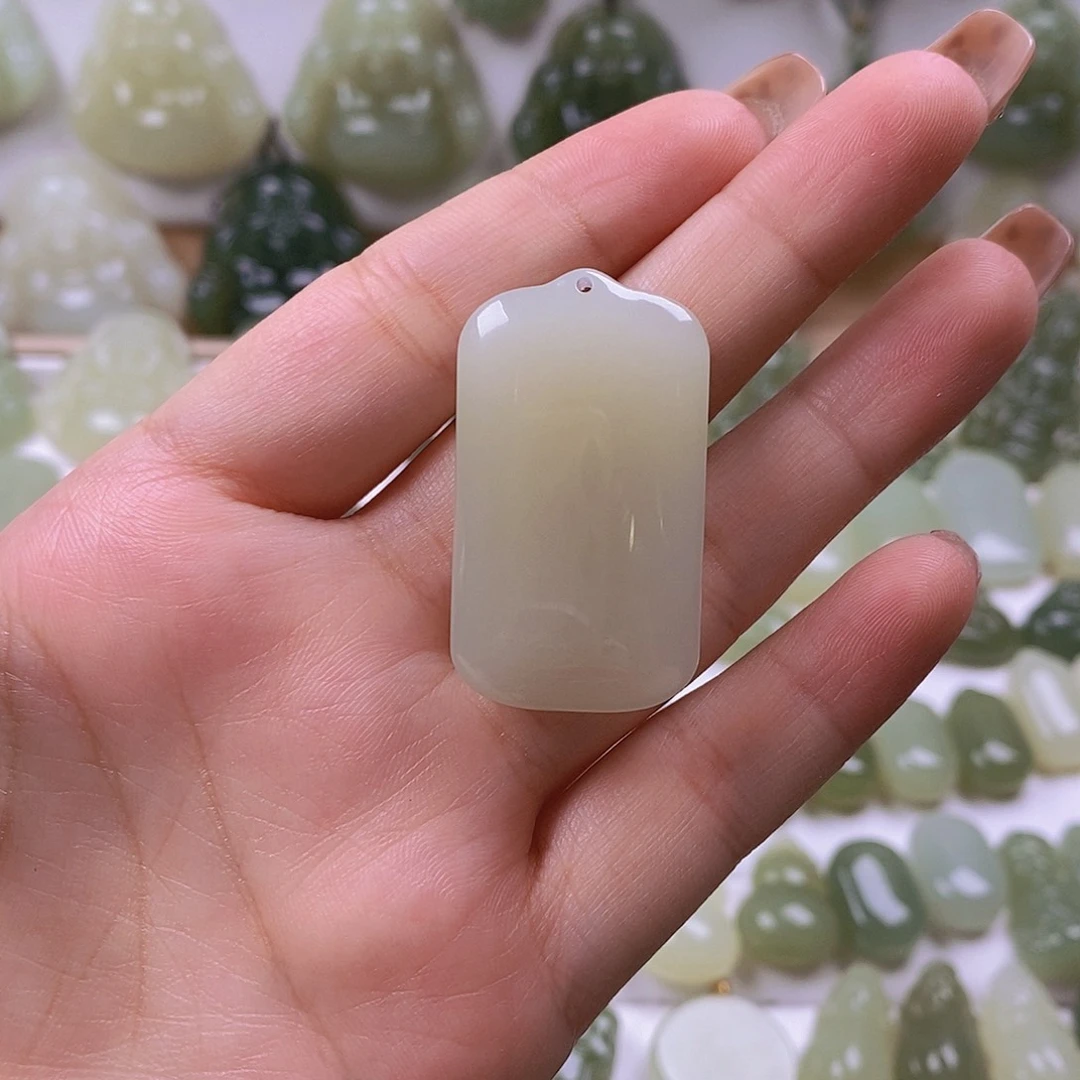 R***h和田玉未镶嵌颈饰