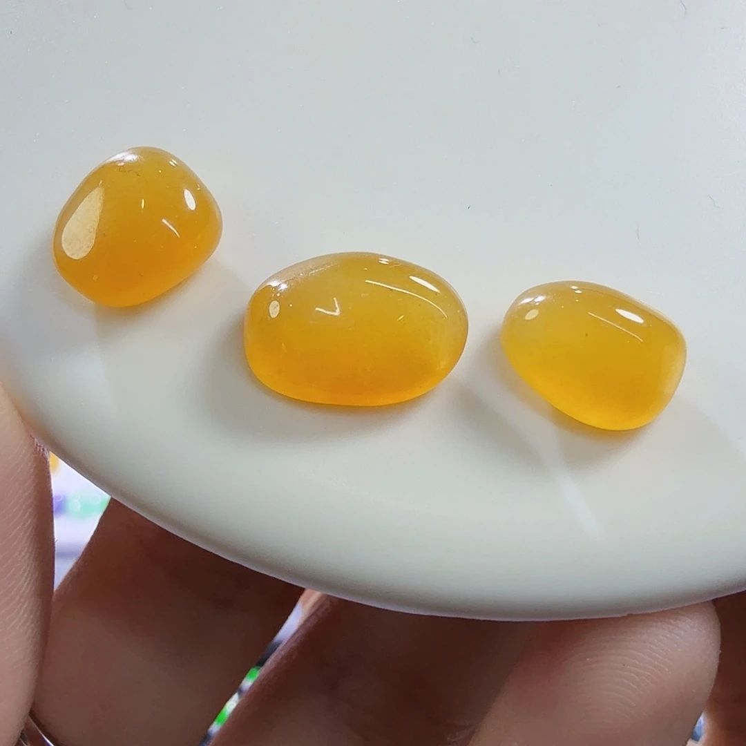 翡翠未镶嵌颈饰芒果黄