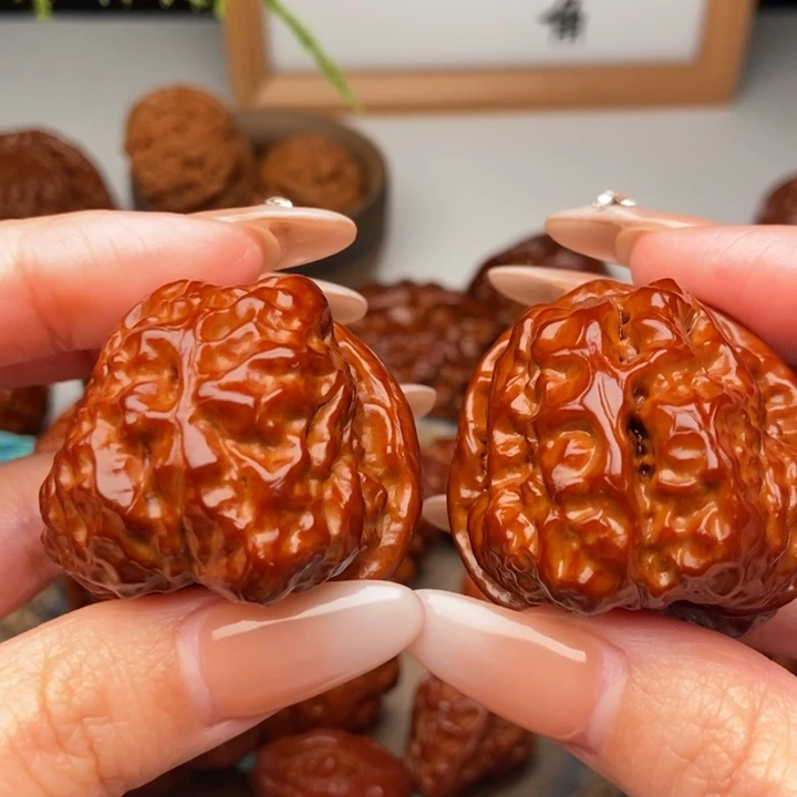 赢***宝文玩核桃吊坠蛤蟆头精对儿好的