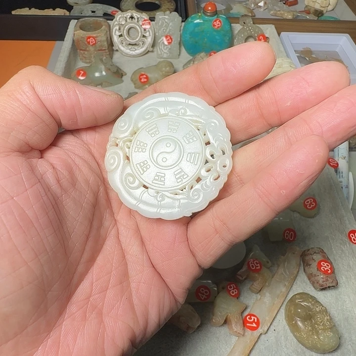 龑***靅手工艺品琉璃瓷器及陶器及器皿