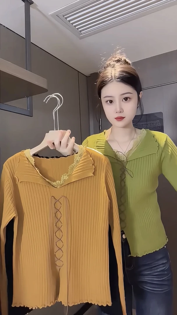 毛衣女长袖秋冬新款高级感蕾丝v领上衣洋气内搭打底针织小衫