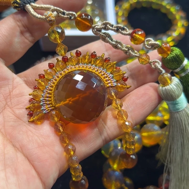 未镶嵌颈饰琥珀天****丽琥珀吊坠