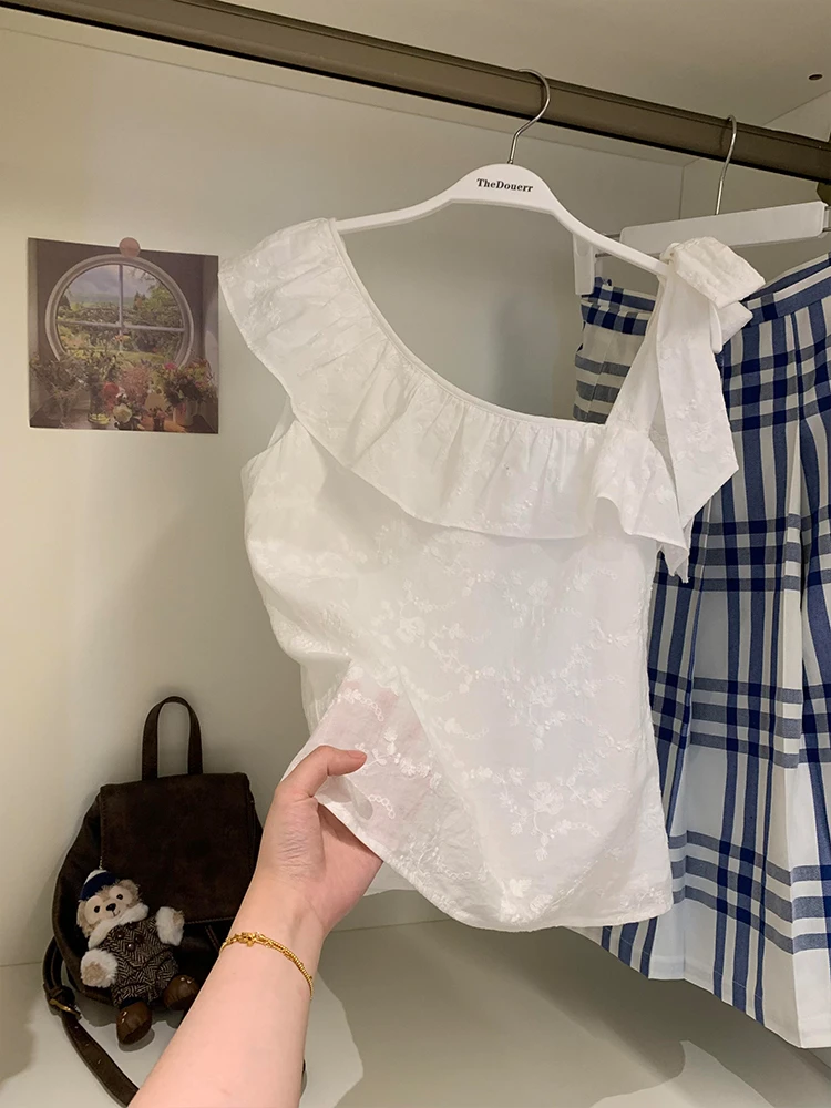 法式白色刺绣吊带上衣女2025年夏季新款小众短款花边斜肩系带背心