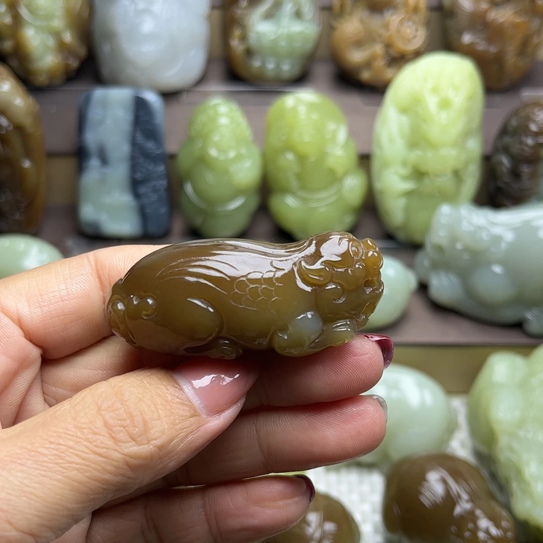 A***弟和田玉未镶嵌颈饰