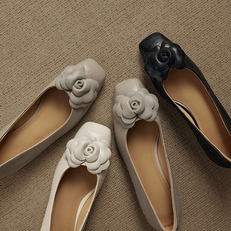 法式优雅山茶花低跟小皮鞋女2025新款秋真皮方头浅口单鞋通勤瓢鞋